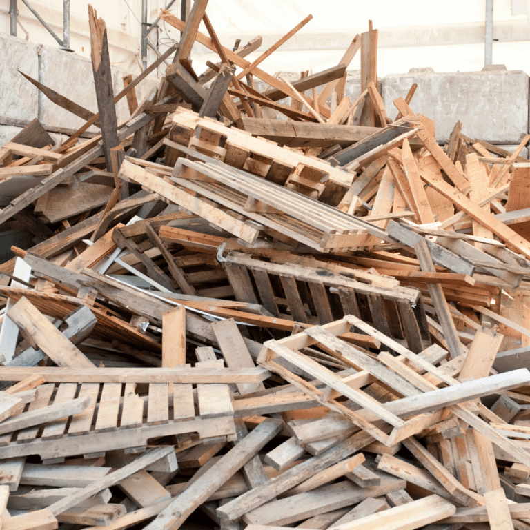 Bois de démolition en benne